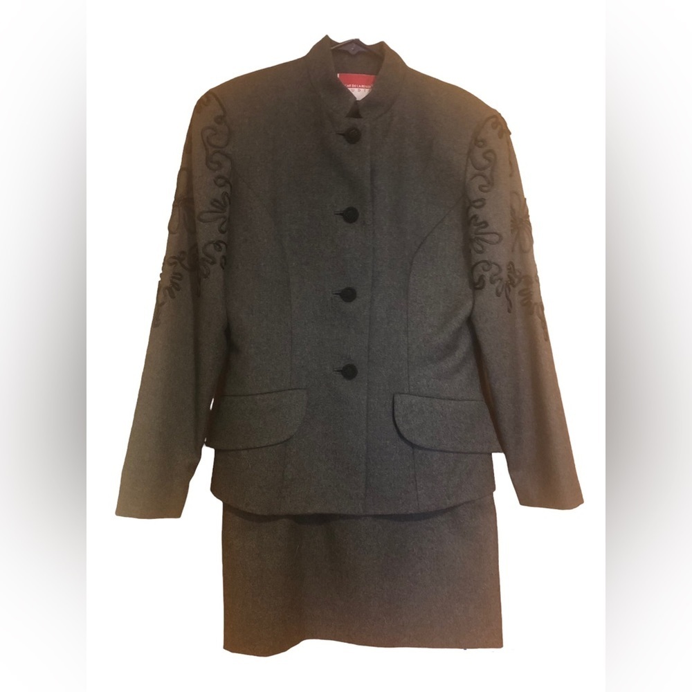 Vintage Oscar de la Renta Studio Wool 2 pc Skirt Suit Embroidered Sleeve…